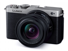 『本体 斜め』 LUMIX DC-S9N-S 広角ズームレンズキット [ダークシルバー]