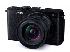 『本体 斜め』 LUMIX DC-S9N-K 広角ズームレンズキット [ジェットブラック]