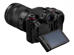 『本体 背面 斜め2』 LUMIX DC-S1M2M 標準ズームレンズキット