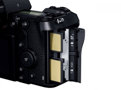 『本体 メモリーカードスロット』 LUMIX DC-S1 ボディ